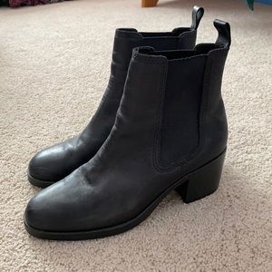 Leather boots size 6